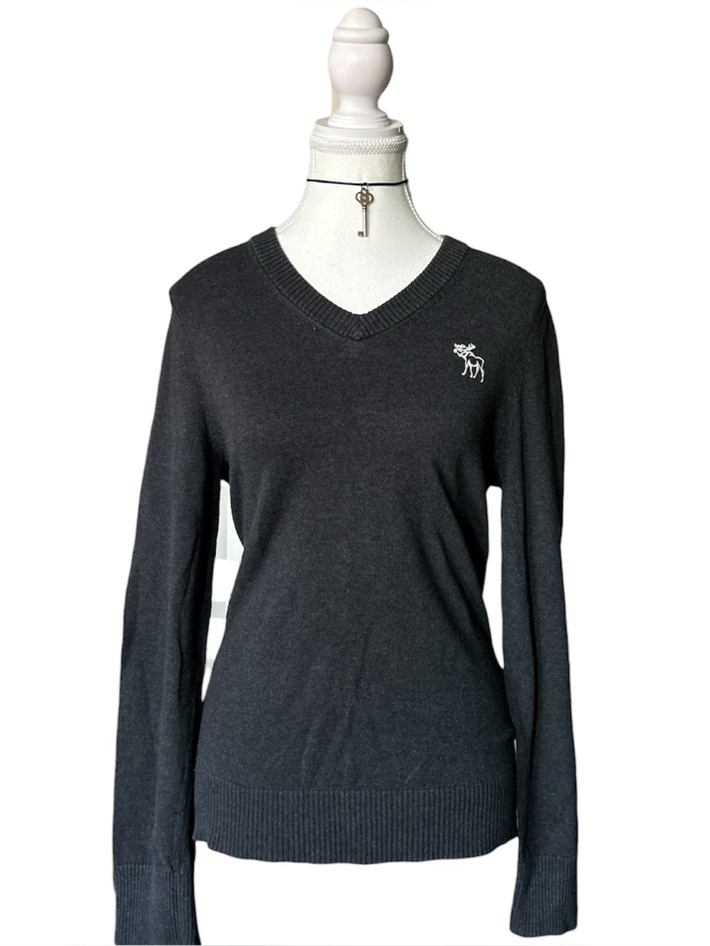 Y2K Grunge “Abercrombie & Fitch” Mens Basic Gray V-Neck Sweater